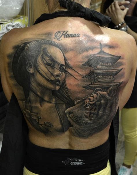 The backside of the young footballer has a tattoo … der nationalspieler ließ sich auf den rücken ein bild von sich tätowieren. Hát Tetoválás Minták Képek - Westend Tattoo & Piercing
