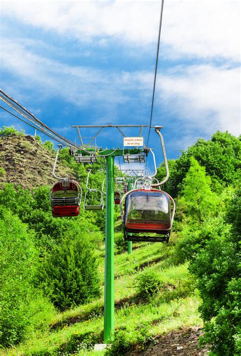 Gemeinsam sorglosen urlaub in 200+ parks, campingplätzen und hotels bei roompot genießen. Cochem auf der Mosel stockfoto. Bild von königreich, mosel ...