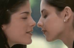 Two young girls figering and kissing. bgm, 후방주의) 달콤하게 키스하는 방법.gif - DogDrip.Net 개드립