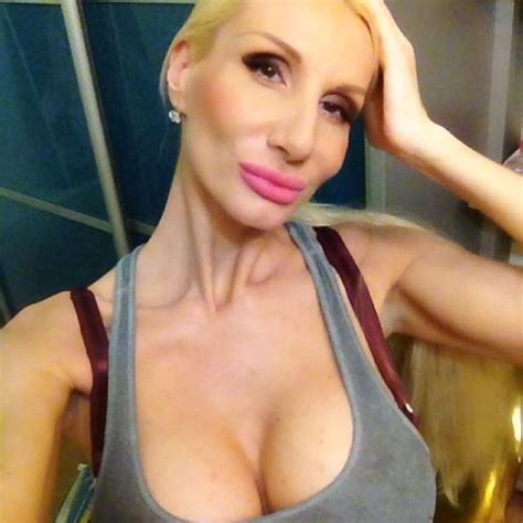 In recent days he had returned to drive crazy the people of the web matteo renzi's video who spoke in english in an interview with the bbc, which took place in september 2016. Famously busty weather girl known for skimpy outfits ...