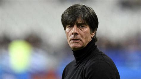 Eski bir profesyonel futbolcu olan joachim löw, futbol kariyerine nokta koyduktan sonra teknik direktörlük. Loew elogia De Rossi: "Il suo rifiuto un gesto di ...