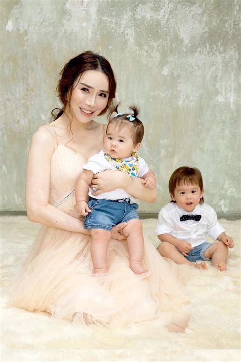 เมื่อวานนี้ ( 5 ก.พ.) แอน จักรพงษ์ ยังโพสต์ทิ้งทวนในประเด็นดังกล่าวอีกครั้ง ระบุว่า เราขอแบนคนนี้.น่าขำ.ถามตัวเองบ้างไหมคะ.ว่า ใครอยากคบกับคุณ เปิดตัวทายาทหมื่นล้าน ของอาณาจักรเจเคเอ็น แอนดรูว์ - แอง ...