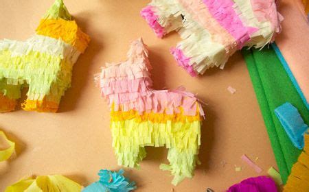 Conoce la historia de esta tradición mexicana y aprende cómo hacerlas de 10 maneras diferentes. aprendiendo123: Una piñata de cartón reciclado en versión mini