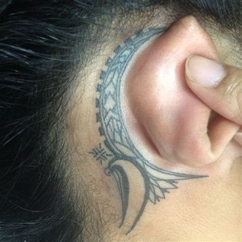 Feathers have to mean something to demi since she also has feathers inked on her side behind her you make me beautiful tattoo. polynesian-tattoos-behind-the-ear-06042013-2.jpg | Ear ...