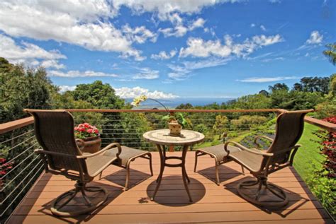 Octagon houses were a unique house style briefly popular in the 1850s in the united states and canada. Peek Inside This Octagon-Shaped Tropical Getaway | Octagon ...
