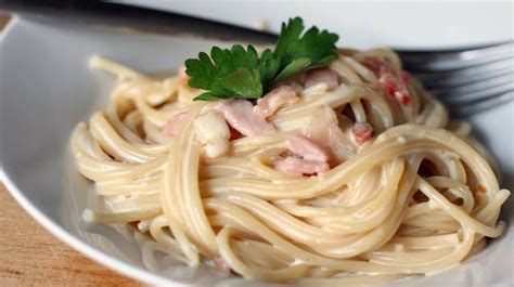 If there's a dish we love, this is spaghetti carbonara: RESEPI MUDAH SPAGHETTI CARBONARA | Spaghetti carbonara ...