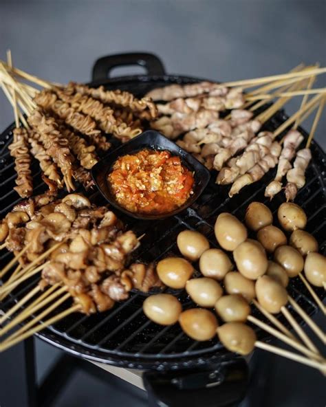 Yang pertama kuliner burger unik kita datang dari surabaya nih ma, kedai burger yang satu ini memiliki keunikan pada jenis roti yang digunakannya. Bisnis Kuliner Milik Influencer Indonesia - Berita Menarik