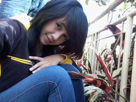 Check spelling or type a new query. Cewek-Cewek Facebook: Putri Syafira