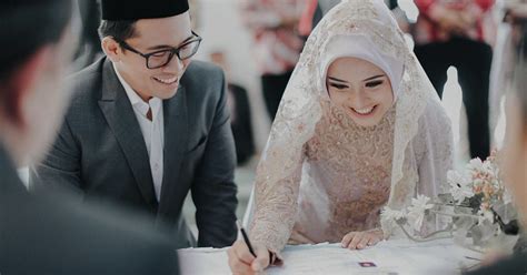 Oleh yang demikian perkahwinan yang telah di akad nikah di luar negeri atau perkahwinan terdahulu hendaklah didaftarkan melalui permohonan ini. "Hukum Menjalankan Majlis Akad Nikah Di Masjid" - Ikuti ...