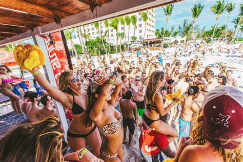 While partying, drinking, and taking drugs, they are arrested, only to be bailed out by a drug and arms dealer. 5 Awesome places to enjoy your Spring Break - Beach Bums Miami