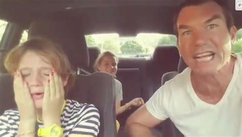 Siapa sih the connell twins? Viral video: Actor Jerry O'Connell tries to introduce ...