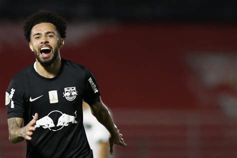 Após sair perdendo por 1 a 0 para o santos, o meia empatou a partida aos 92. Vale investir? Red Bull Bragantino define valor para ...