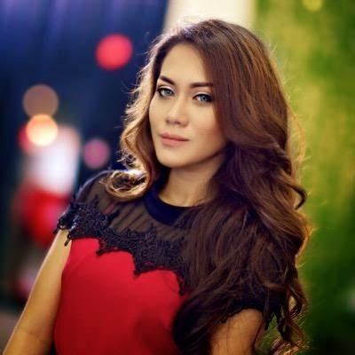 Drama ini akan ditayangkan bermula 3 april 2017, disiarkan setiap hari isnin hingga khamis pukul 6.58 petang di tv3. Biodata Bella Nazari Pelakon Drama Shh... I Love You ...