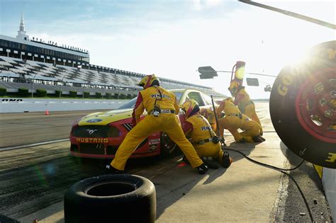 No longer can a fueler help remove a tire or make adjustments to the car. A NASCAR Pit Crew Member Can Make Up to $200,000 a Year