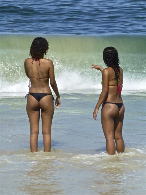 Located in brazil's party capital of rio de janeiro there is not much that this waterfront destination cannot offer! Girls at Copacabana beach | Copacabana beach, Rio de ...