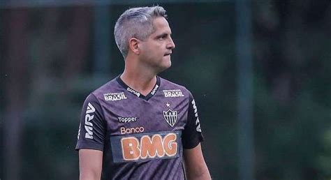 O humorista está no quarto e não faz uso de respirador. Rodrigo Santana completa quatro meses no Atlético-MG e tem ...