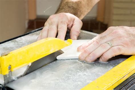 Der fliesenschneider ist eine maschine, die nicht tatsächlich schneidet, sondern vielmehr ritzt. Fliesen sauber schneiden » Anleitung: So wird's gemacht