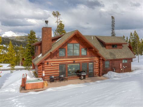 The accommodations features a hot tub. Big Sky Resort Cabin Powder Ridge Chief Gull | Big Sky ...