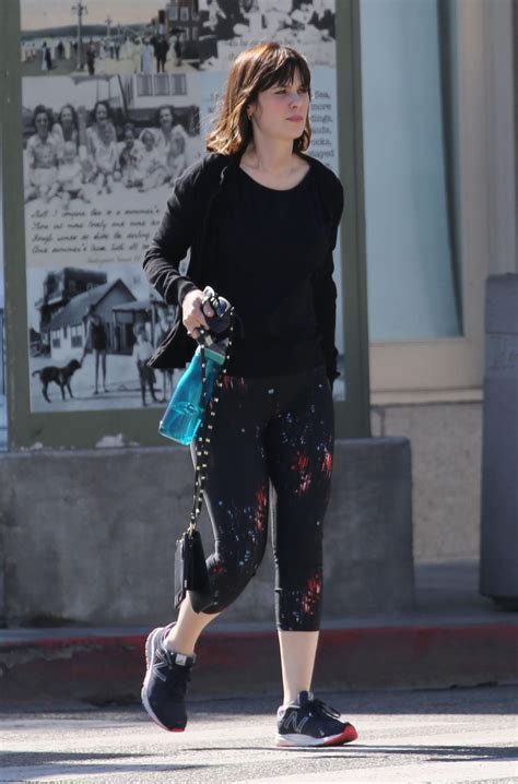 She made her film debut in mumford and had a supporti. ZOOEY DESCHANEL Shows New Haircut as She Goes to a Gym in ...