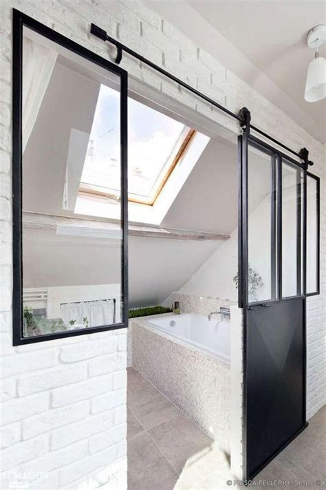 Indien je in de zolder een kleine badkamer wenst te maken, dan kan je opteren om klein veluxraam te plaatsen ( 55cm x 70cm). 12x Badkamer op zolder - Badkamers voorbeelden