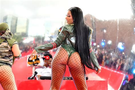 You can stop crying now, because megan thee stallion has dropped her latest video. Megan Thee Stallion Rocked Her First Pre-VMA Performance ...