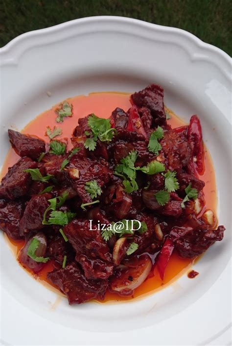 Nah, kali ini agar anda bisa menyajikan sendiri sajian kare daging sapi yang enak dan sedap dirumah dengan praktis, simak resepnya berikut ini. Resipi Daging Masak Merah Sedap - Resepi Bergambar