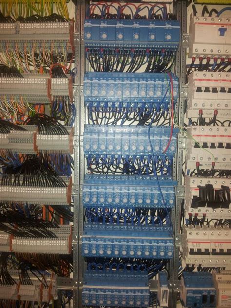 Stromlaufplan knx stromstossschaltung knx symbole stromlaufplan kann mir jemand bei der losung helfen from tse1.mm.bing.net. Dimmer für den Verteilerschrank mit Steuerinterface ...