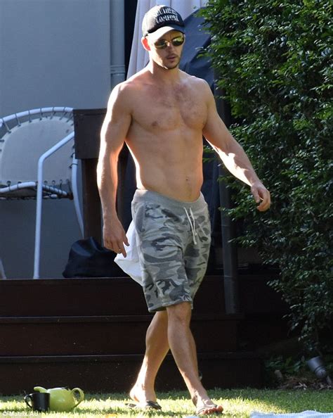 Summary stats charts news awards shop. Doing the heavy lifting: A shirtless Ryan Kwanten can ...