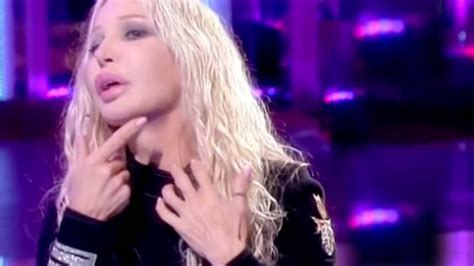 Dalle visioni paranormali alla sosia wanda fisher. IVANA SPAGNA SOTTO SHOCK MOSTRA I SUOI LIVIDI - NOTIZIA ...