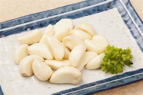 A dry scalp massage with the tips of your fingers works well, but the process is more beneficial if you apply a natural oil first. 31 Natural & Easy Home Remedies for Hair Growth Fast