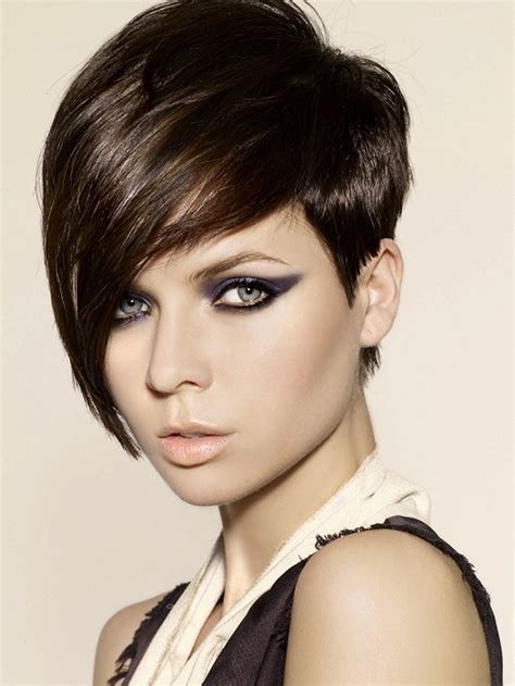 Check out this updated gallery of modern versions of razor cut hair! 15 Gorgeous Razor Cut Short Hairstyles for All Types of ...