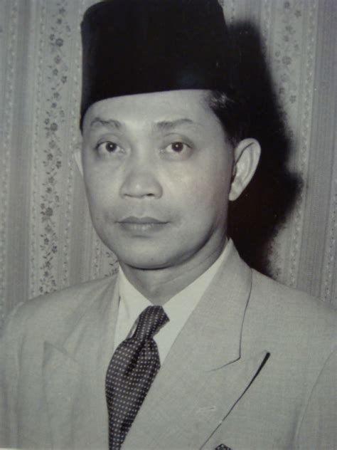 Disertai oleh empat wakil sultan iaitu dato' panglima bukit gantang, dato' nik ahmed kamil, encik abdul aziz majid dan dato' mohd seth. Kami Anak Malaysia: Sejarah Kemerdekaan