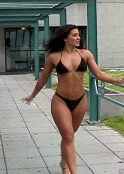 She has been known to make bold moves with her fashion choices and on monday evening kylie jenner did not disappoint. Woman On Treadmill Nude - SEXY EROTICA