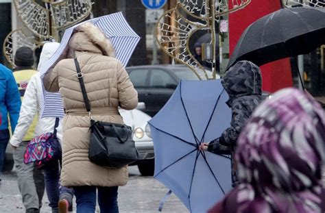 Frost, temperatur in 2 meter höhe unter 0 grad. Sturmtief „Axel": Wetterdienst hebt Unwetterwarnung ...