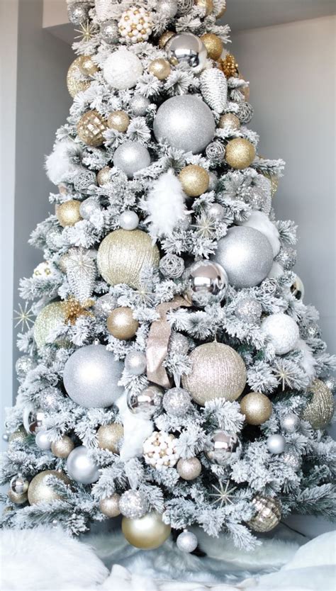 Elegant crystal, gold and white christmas tree decor Pin by Triphena Johnson on White XMas Trees | Elegant ...