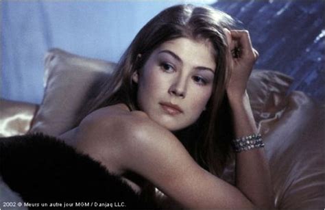 Rosamund pike dresses growing bump in white striped dress. Rosamund Pike - James Bond girl