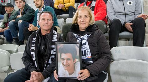 Auch historische spielstätten können ausgewählt werden. Suporterii U Cluj care au adus fotografii pe stadion cu ...