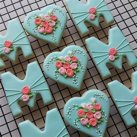 24 delicious cakes to bake for mother's day. My Cookie Crumbled | Flower cookies, Mother's day cookies ...