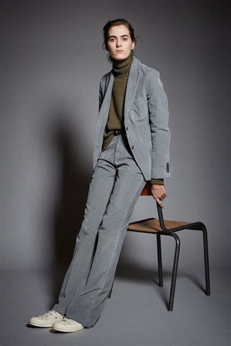 What's right and what's wrong? Officine Générale Pre Fall 2019 Womenswear Collection - New York | Business casual dresses ...