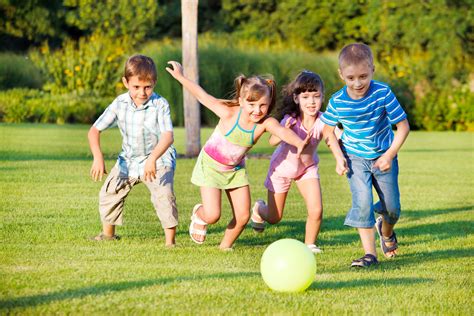 Los mejores juegos para jugar con niños pequeños. Importancia del juego en los niños | Blog de Mindic