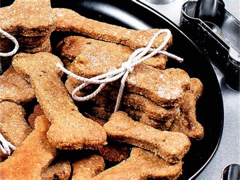 It seems like we're always hearing horror stories about the horrible byproducts that go into commercial dog foods — not to mention the constant recalls companies seem to always. Low Calorie Dog Treat Recipes / Best Dog Treats How To ...