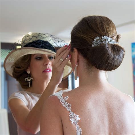 Banadores para nina con una calidad excelente. bele-zotano-tocado-diadema-red-novias-malaga-artesanal