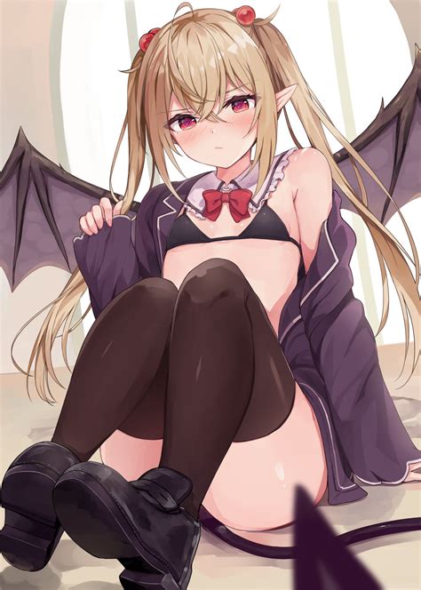 La historia tiene lugar en nearland, un blue reflection ray. Racchi, brunette, red eyes, pointy ears, demon girls ...