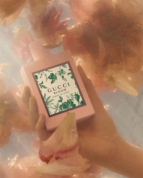 We guarantee this is an authentic gucci microguccissima continental flap wallet or 100% of your money back. New scent Gucci Bloom Acqua di Fiori blends a watery ...