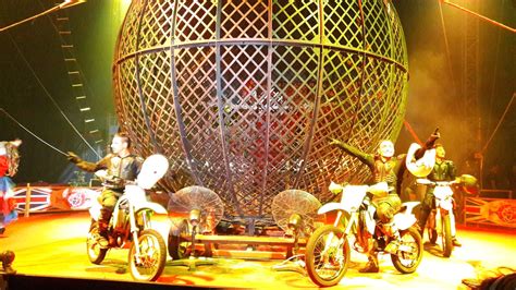 Lokasi great british circus di kota wisata cibubur ada di sebrang. My Blogs: The Great British Circus Malaysia Performance