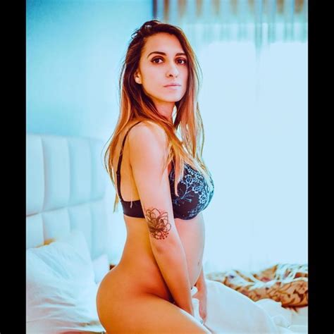 Nós passamos o resto da vida a fazer coming outs de tudo, a toda a hora. As fotos mais atrevidas e sexy da 'mulher' de Rui Maria ...
