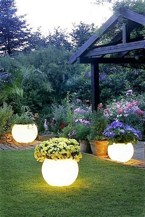 Solar lights deliver vibrant radiance by harnessing the power of the sun during the day, and then using that power after dusk to light up your garden with colorful led lights. DIY Garden Decorating Project Ideas | Dearlinks IDeas