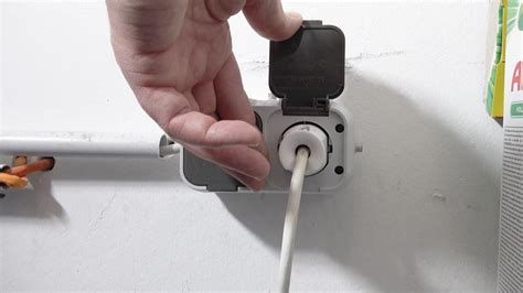 Bevor sie zum telefon greifen und den elektriker rufen, sehen sie sich die situation einmal selbst an. Waschmaschine: Tür geht nicht auf - Mit diesen Tipps und ...