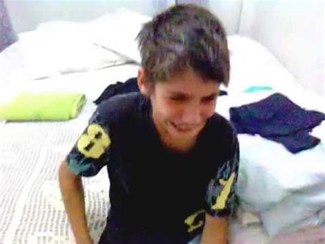 Eles suspeitam da participação de um casal que estava no pesqueiro no momento da confusão e que fugiu deixando a moto e o celular no local. Menino de 19 anos - YouTube