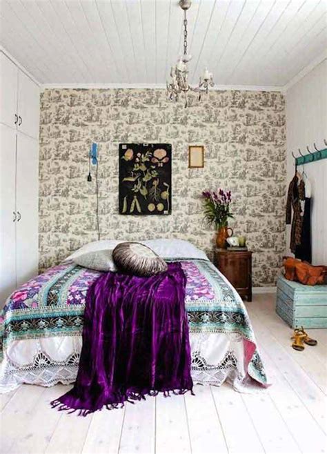 Layer in plenty of textures part of the eclectic nature of boho design is the layered textures in a space—especially natural texture. 35 Charming Boho-Chic Bedroom Decorating Ideas - Amazing ...